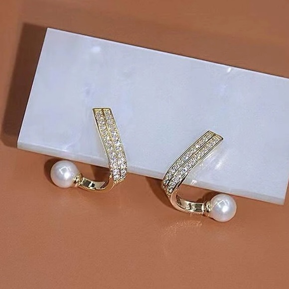 3/$15 Earrings - Picture 2 of 4